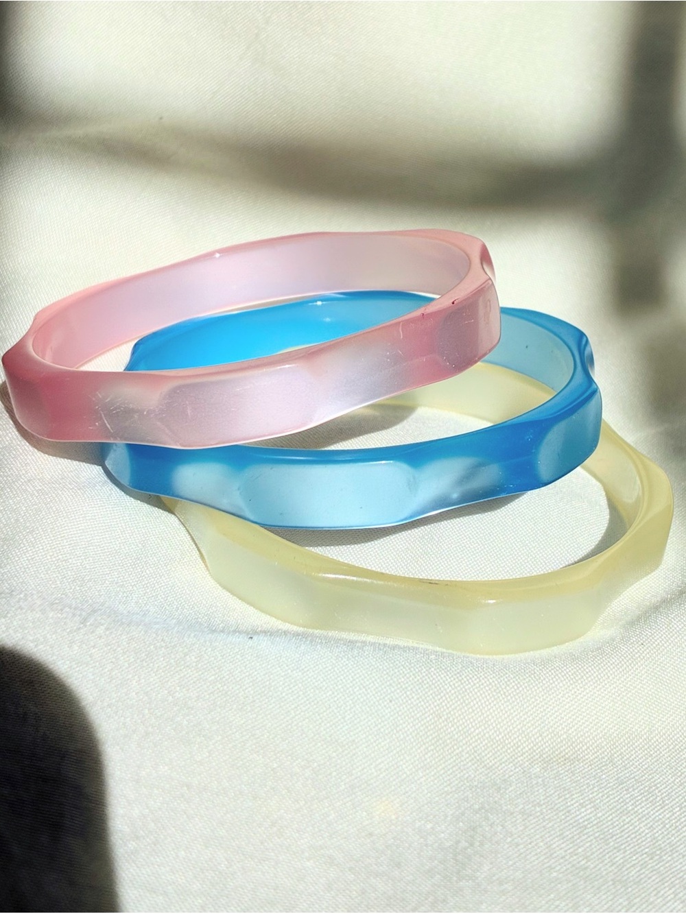 Set of 3 Moon glow lucite bangles Pastels Pink White Blue vintage mid century